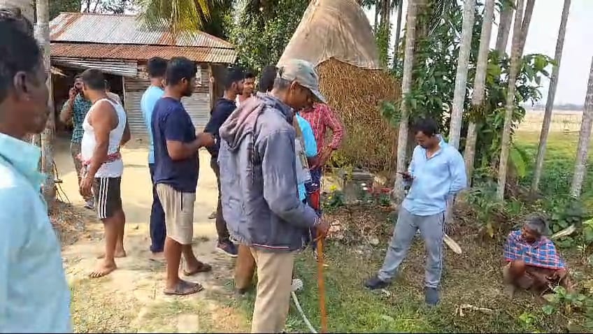 মাথায় বন্দুক ঠেকিয়ে ডাকাতি, টাকা পয়সা ও স্বর্ণালঙ্কার লুট, চুরাইবাড়িতে আতঙ্ক