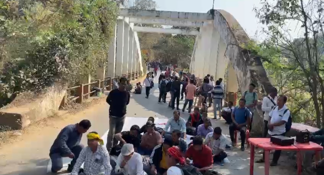 বড়মুড়ায় জাতীয় সড়ক অবরোধ আত্মসমর্পণকারী জঙ্গিদের